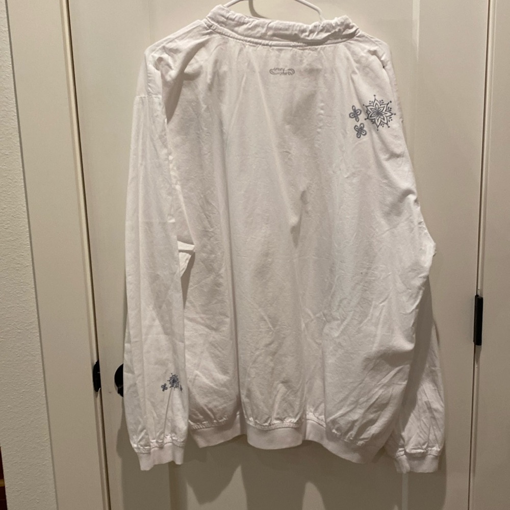 Crazy Shirts Ladies Cotton Pullover. White w/Silver Snowflakes from Vail, CO - Picture 6 of 8